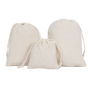 Bolsa de Regalo de Muselina de Algodón Reciclable y Duradera LINNA de 10x12cm con Cordón y Logotipo Personalizado para Dulces, Joyería y Pequeños Objetos - Product Image 4