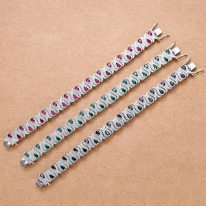Bracelet en argent sterling plaqué or de qualité export, artisanal, luxueux, avec diamants taille émeraude pour femmes - Product Image 1