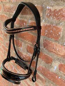 บังเหียนม้าหนังแท้ประดับเพชร OEM & ODM สีขาว พร้อมสายรัดจมูกและสายคาดศีรษะแบบนุ่มสีดำ - Product Image 5