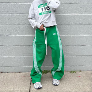 Pantalon de jogging en coton éponge personnalisé OEM pour homme, avec logo brodé, bordures latérales blanches peintes à la main, coupe évasée, style streetwear vintage - Product Image 6