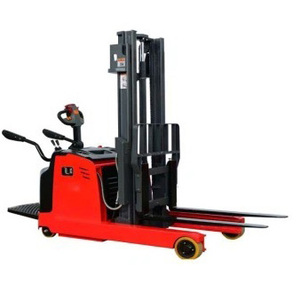 Montacargas retráctil con sistema de seguridad avanzado y frenado automático para uso en almacenes industriales - Product Image 6