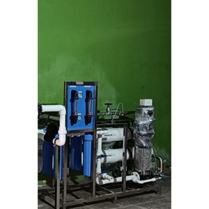 Installation industrielle de déminéralisation pour la production d'eau déminéralisée - Système de traitement de l'eau par déminéralisation avec technologie d'échange d'ions - Product Image 4
