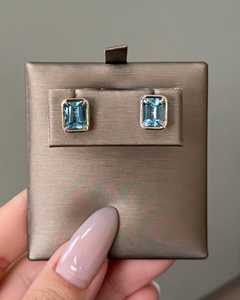 ต่างหูเพชร 3 กะรัต ทองคำแท้ 14K มรกต อะความารีนสีน้ำเงิน เพชรเลี้ยงในห้องปฏิบัติการ ทรงกรงเล็บ ประดับแบบโมเดิร์น สวยงาม หรูหรา พร้อมใบรับรอง IGI - Product Image 3