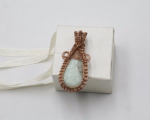 Colgante de perla de jaspe envuelto en alambre de cobre |   Colgante Hecho a Mano con Piedra Preciosa de Jaspe Natural |   Joyería de Cristales Curativos, Talla Única - Product Image 3