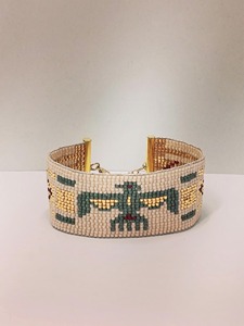 Bracelet perlé fait main avec motif d'oiseau, fermoir doré, bijoux de luxe exquis - Product Image 3
