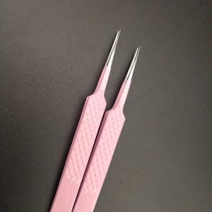Pinzas para Pestañas de Acero Inoxidable con Punta Recta para un Aislamiento Preciso y Control de las Pestañas - Product Image 1
