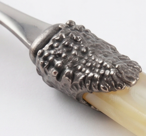 Juego de cubiertos vintage con mangos de marfil y extremos metálicos, pulido de alto brillo, apto para lavavajillas, para mesas de boda y cenas. - Product Image 2