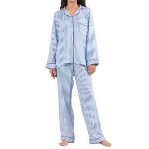 Pyjama d'hiver personnalisé de luxe en coton biologique pour femme avec détails passepoilés – Vêtements de nuit pour femme en promotion - Product Image 1