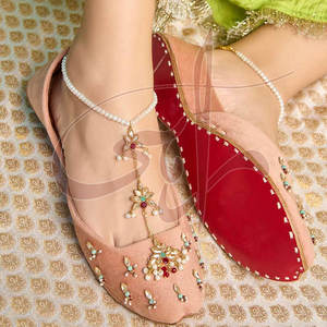 Vente en gros professionnelle de chaussures Khussa pour femmes, tendance de la mode, imprimées, antidérapantes, taille et couleur personnalisées, prix bas - Product Image 3