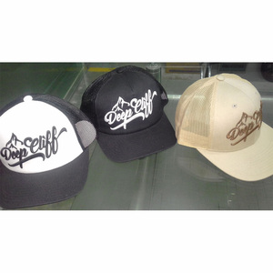 หมวกเบสบอลแบบ Trucker สีดำปักโลโก้ตามสั่ง ขายส่ง MOQ ต่ำ ผ้าแคนวาสตาข่ายด้านหลัง เหมาะสำหรับกิจกรรมกลางแจ้ง ปั่นจักรยาน สวมใส่สบาย ปรับขนาดได้ด้วย Snapback - Product Image 5
