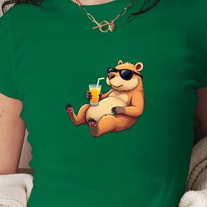CyP Phara Capybara relajado con jugo de naranja Camiseta corta de moda para mujer - Product Image 1