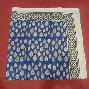 Écharpe en pur coton doux à pompons pour femme, châle de voyage, étole, bandana, dupatta, imprimé floral indien fait main au bloc - Product Image 3