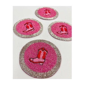 Juego de 4 posavasos de cuentas de vidrio con diseño de zapatos, hechos a mano, tejidos, en rosa y dorado, para bebidas, tazas de café, mesa de comedor, Navidad - Product Image 1