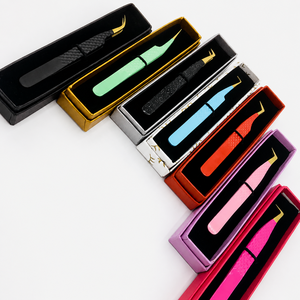 Pince à épiler colorée en acier inoxydable avec boîte, pointe inclinée, écologique, durable, design moderne pour les artistes professionnels en extensions de cils - Product Image 1