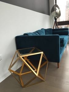 Table d'appoint en métal avec plateau en marbre, meuble de chevet contemporain, cadre géométrique en métal doré, table d'appoint avec plateau en marbre, table de chevet - Product Image 4