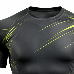 T-shirt de compression athlétique pour homme, séchage rapide, évacuation de l'humidité, idéal pour la gym, le fitness, la course, la natation, le surf et les activités sportives. - Product Image 6