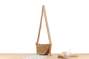 Célébrez les tendances bohèmes modernes avec ce sac en fil naturel saisissant, conçu pour les créateurs de tendances qui aiment les détails faits main. - Product Image 6