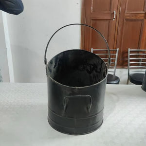 Cubo para carbón para almacenar carbón y usar en fogatas de camping, bailes y también en invierno, hecho de hierro de la mejor calidad. - Product Image 1