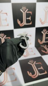 Colgante y Dijes Personalizados de Moissanita con Incrustaciones de Plata de Ley 925, Diseño Único con Letra Personalizada - Product Image 5