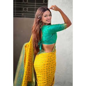 Sari Patola en soie douce jaune tissée Zari Elite Weaves avec des tissages Bandhani contrastants, vêtements indiens et pakistanais - Product Image 3