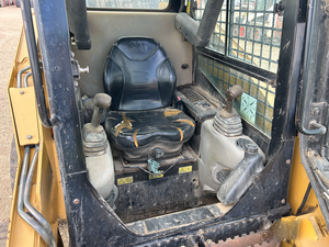 Cargadora compacta S250 de 2007 inoperable con cabina cerrada, máquina de construcción - Product Image 6