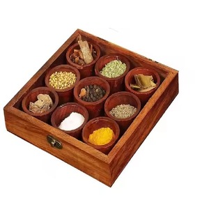 Caja de Especias de Madera Hecha a Mano, Organizador de Almacenamiento de Masala de Alta Calidad, Contenedor de Cocina Moderno con Diseño de Múltiples Compartimentos - Product Image 1