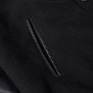 Veste universitaire en laine noire de qualité supérieure avec manches en similicuir noir, doublure matelassée, vêtements d'extérieur personnalisés OEM - Product Image 5