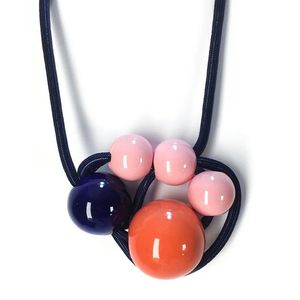 Collar de Cristal Hecho a Mano con Resina y Madera, Bordes Lisos, Accesorio de Moda - Product Image 5