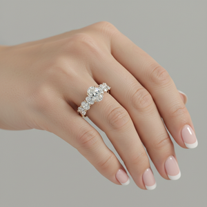 แหวนหมั้นเพชรทรงรีห้าเม็ดประดับด้านข้าง ชุบทองคำขาวสไตล์วินเทจ ผลิตในห้องปฏิบัติการ ได้รับการรับรองสำหรับการฝังแบบหนามเตย รับผลิตแบบ OEM ODM - Product Image 5