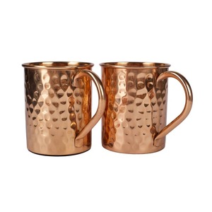 Taza de cobre para beber con acabado martillado a mano y posavasos, estilo vintage para uso en la mesa. - Product Image 2