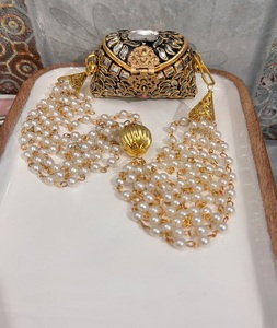 Mini pochette élégante avec travail Kundan et embellissements raffinés, idéale pour les mariages, les fêtes et les occasions élégantes par f s i - Product Image 6