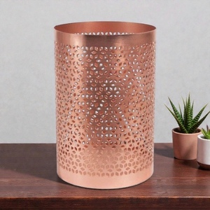 Portavelas Cilíndrico de Cobre con Patrón Perforado, Resistente al Calor, Decoración para el Hogar - Product Image 3