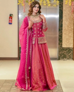 Lehenga Choli de Seda Bordado KV (Rosa) - Traje Tradicional para Fiestas - Product Image 2
