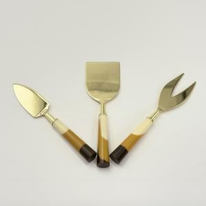 Outils à fromage en acier inoxydable écologiques de designer, manches en résine artisanales, compatibles lave-vaisselle, pour planches à charcuterie contemporaines - Product Image 3