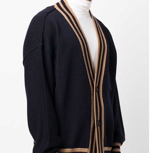 Cardigan respirant pour homme à col en V et boutons, avec manches rayées, style universitaire, en maille, style vintage preppy, vêtement de mode - Product Image 2