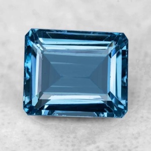พลอยโทแพซสีน้ำเงินลอนดอนธรรมชาติ ทรงเหลี่ยมมรกต  ความใสสูง  รับรองโดย GIA และ IGI สำหรับขายส่งเครื่องประดับ - Product Image 4
