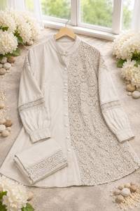 Conjunto de Kurta Pakistaní Rosa Bordado con Dupatta Tipo Seda y Pantalones Anchos, Ideal para Bodas y Festivales - Product Image 5