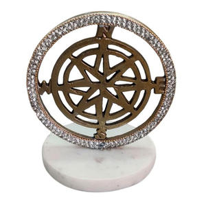 Esculturas Metálicas Modernas de Lujo Hechas a Mano - Arte de Mesa de Diseño para Graduaciones, Cumpleaños y Bodas, Disponibles al por Mayor - Product Image 6