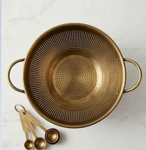 Colador de latón con asas, colador perforado, herramienta de cocina de metal vintage, cesta coladora de alimentos para cocina - Product Image 3