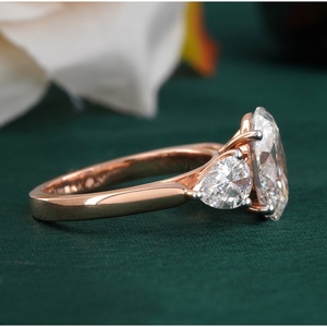 Anillo de Compromiso Ovalado de 2.36 CT con Tres Piedras, Claridad VS1/VVS2, Diamante Natural Cultivado en Laboratorio, Engastado en Oro Amarillo Rosa de 14K, Certificado por IGI - Product Image 2