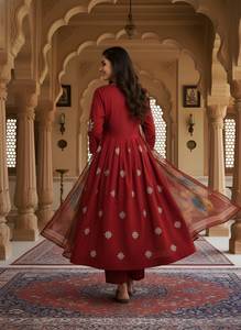 Conjunto de Kurta Angrakha de seda romana con bordado granate, pantalón y dupatta para mujer, completamente cosido, disponible al por mayor. - Product Image 2