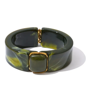 Bracelet manchette SOFIYA CRAFT pour femme en acrylique et résine vert menthe avec détail floral plaqué – Cadeau tendance certifié par un tiers - Product Image 2