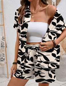 Conjunto de verano para mujer de estilo único con camiseta de manga corta de tela suave de buena calidad y pantalones cortos a juego. - Product Image 3