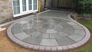 Baldosa de Arenisca Gris Natural Moderna con Patrón Circular, Superficie Flameada para Exteriores, Camino de Jardín para Hotel - Product Image 2