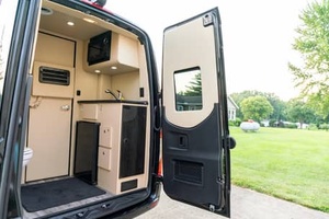 Furgoneta de Lujo TOP Industrial de Plástico ODM Usada, Perfecta y Impecable, Mercedes-Benz Sprinter 3500XD Ultimate 2025, Lista para Conversión a Autocaravana - Product Image 3