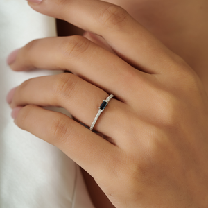 Anillo Apilable de Oro Blanco Sólido K14 con Zafiro Azul y Diamantes, Diseño Minimalista de la Mejor Calidad, Regalo de Graduación, Precio al por Mayor - Product Image 2