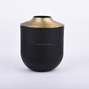Ensemble de 2 vases élégants à texture martelée en métal noir et or antique de taille personnalisée plateaux de service utilisation de la vaisselle décorative pour l'intérieur et l'extérieur - Product Image 2