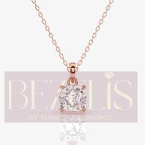 Collier pendentif solitaire en diamant de laboratoire taille brillant rond, or jaune 14 carats, sertissage carré à quatre griffes, chaîne câble pour femme - Product Image 3