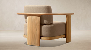Sillón de Madera de Teca Estilo Brutalista Japandi con Reposabrazos Anchos y Cojín de Tela Crema Tipo Peluche - Product Image 3