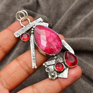 Élégant pendentif vintage en rubis du Cachemire à facettes, serti clos, en argent sterling 925, bijou artisanal en pierres précieuses pour fiançailles - Product Image 2